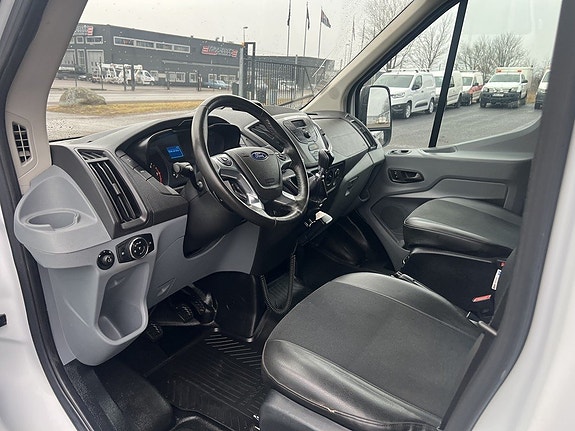 Ford Transit 10 of 11