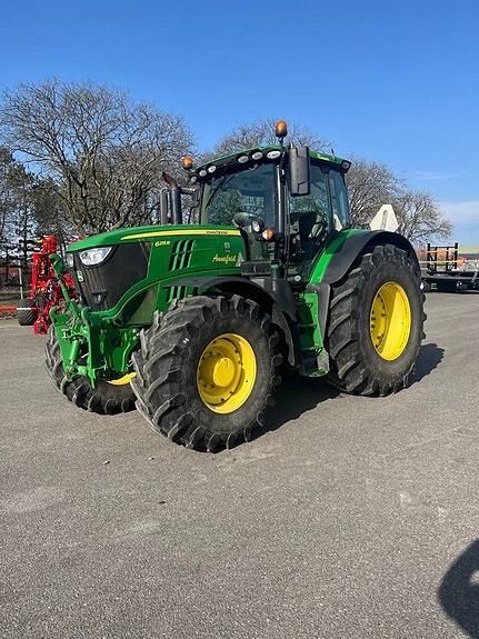 John Deere 6215R