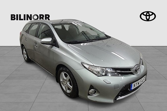 Toyota Auris 8 of 23