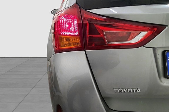 Toyota Auris 11 of 23