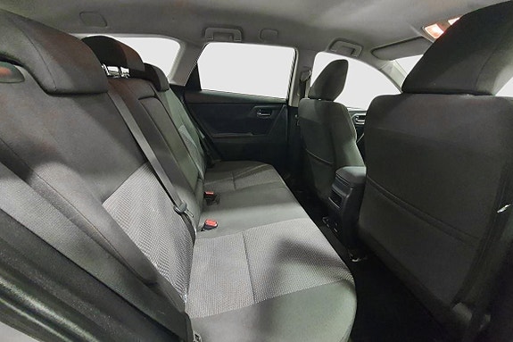 Toyota Auris 18 of 23
