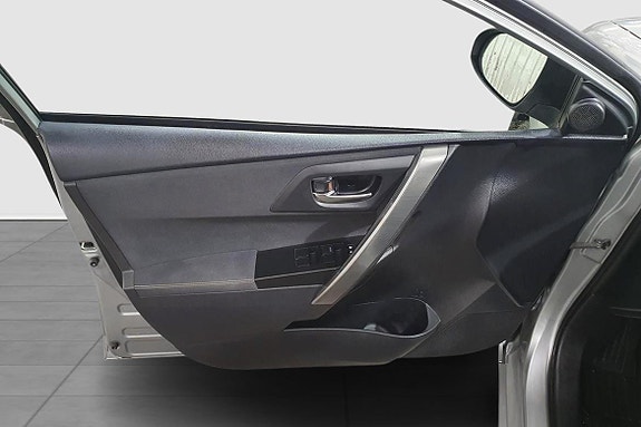 Toyota Auris 21 of 23