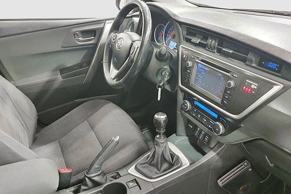 Toyota Auris 16 of 23