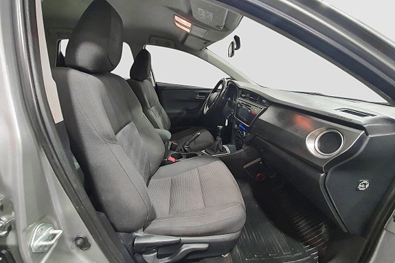 Toyota Auris 17 of 23