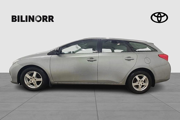 Toyota Auris 2 of 23