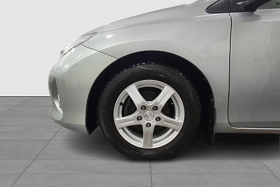Toyota Auris 12 of 23
