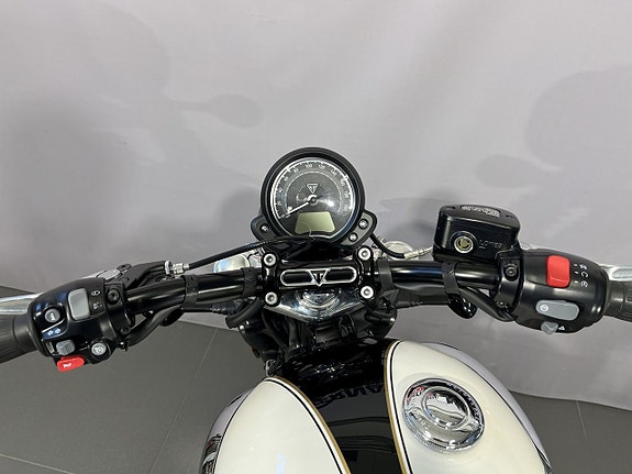 Triumph Bonneville Speedmaster 16 of 17