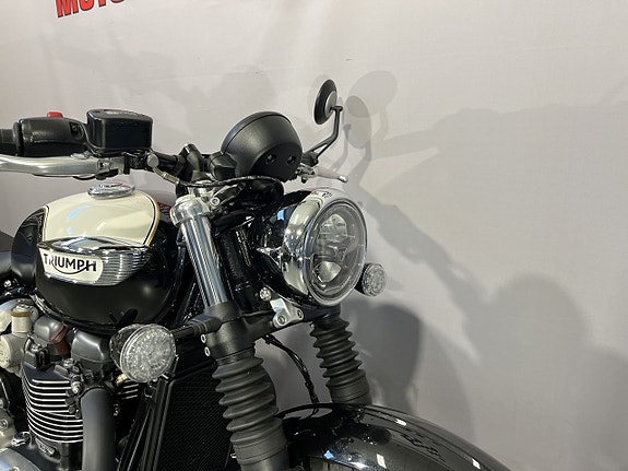 Triumph Bonneville Speedmaster 7 of 17