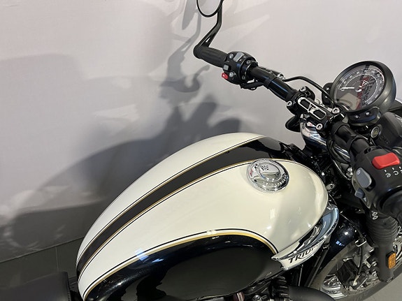 Triumph Bonneville Speedmaster 14 of 17