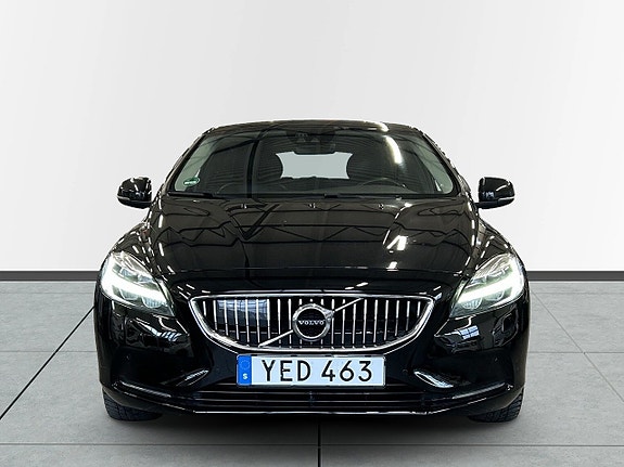 Volvo V40 2 of 5