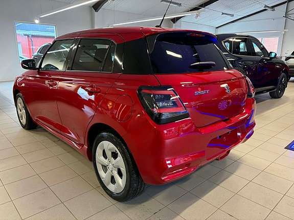 Suzuki Swift 3 of 5