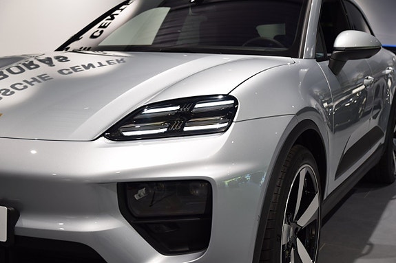 Porsche Macan 4 4 of 5