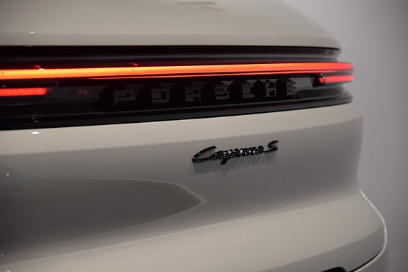 Porsche Cayenne S 15 of 26