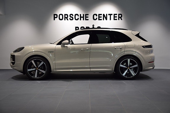 Porsche Cayenne S 2 of 5