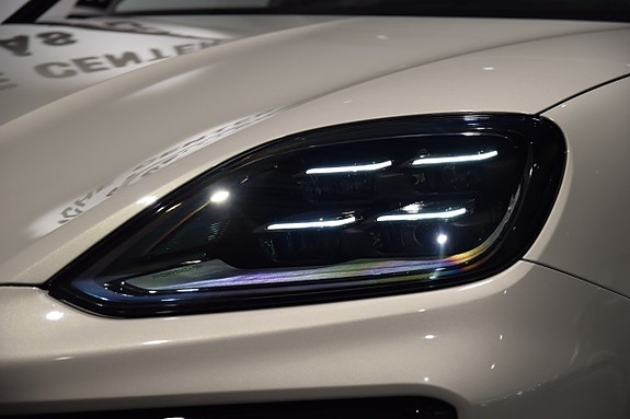 Porsche Cayenne S 24 of 26