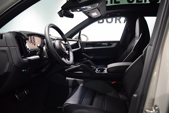 Porsche Cayenne S 5 of 5