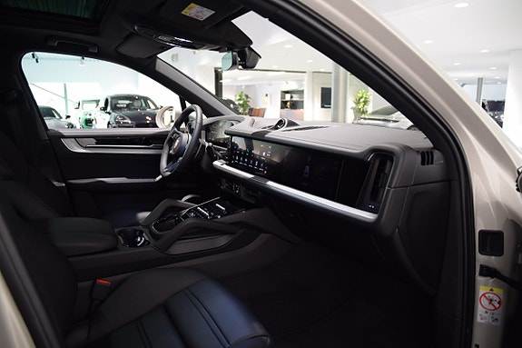 Porsche Cayenne S 20 of 26