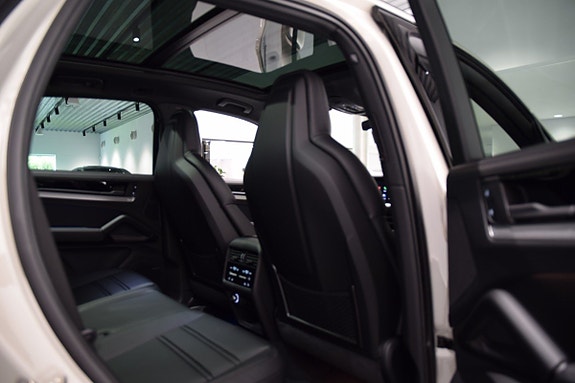 Porsche Cayenne S 19 of 26