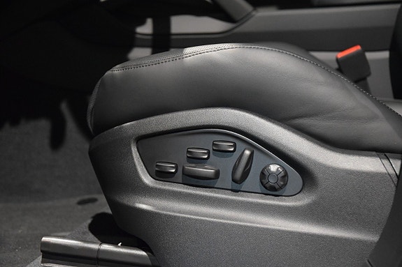 Porsche Cayenne S 10 of 26