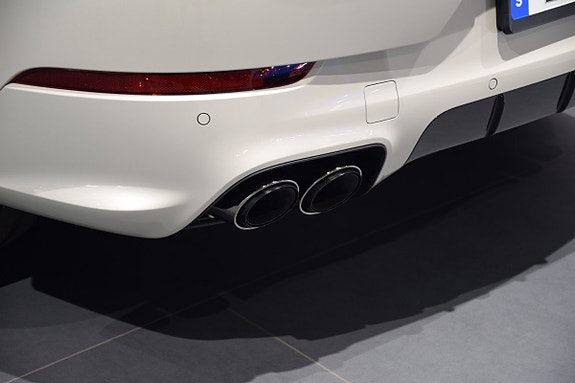 Porsche Cayenne S 16 of 26