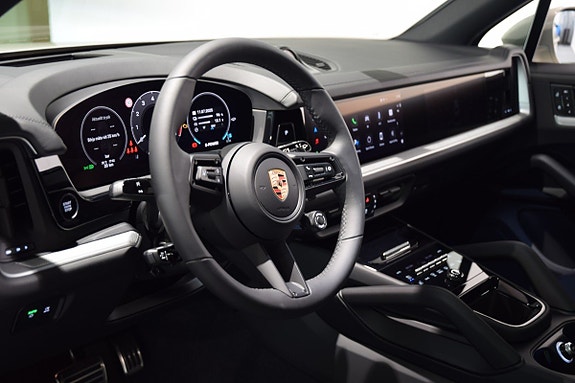 Porsche Cayenne S 6 of 26