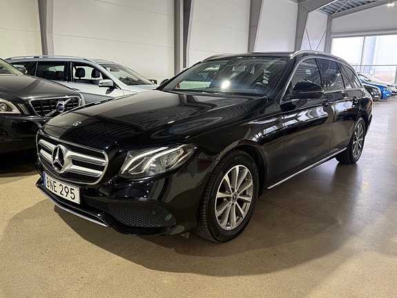 Mercedes-Benz E220 2 of 5