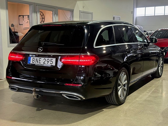 Mercedes-Benz E220 8 of 23