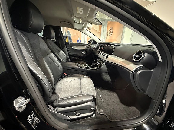 Mercedes-Benz E220 10 of 23