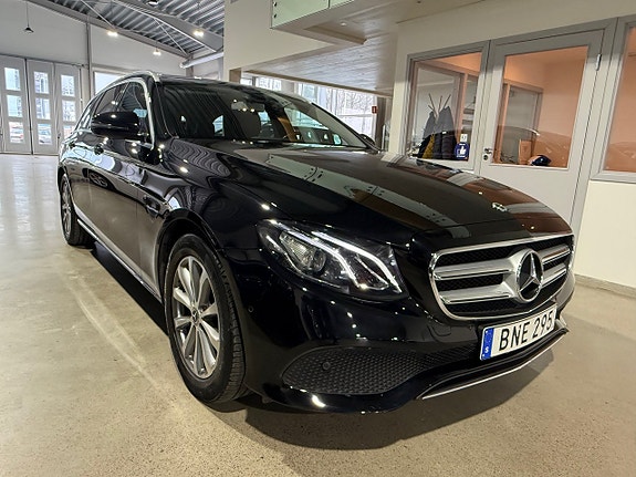 Mercedes-Benz E220 12 of 23