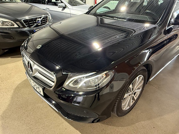Mercedes-Benz E220 5 of 5