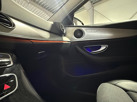 Mercedes-Benz E220 19 of 23