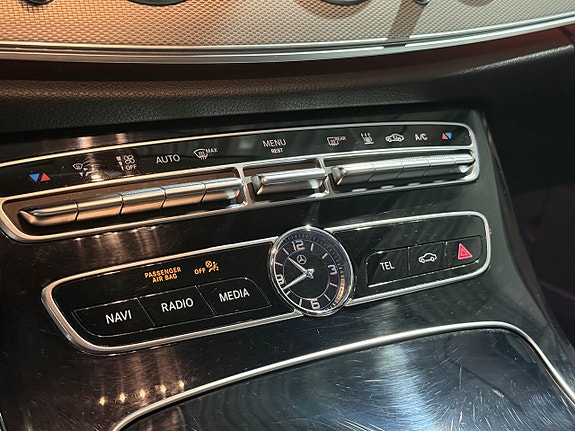 Mercedes-Benz E220 17 of 23