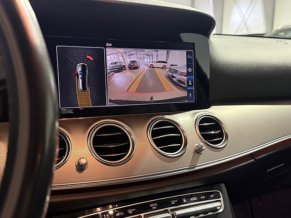Mercedes-Benz E220 16 of 23