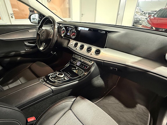 Mercedes-Benz E220 11 of 23