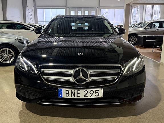 Mercedes-Benz E220 13 of 23