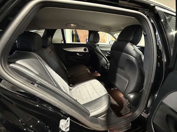 Mercedes-Benz E220 9 of 23