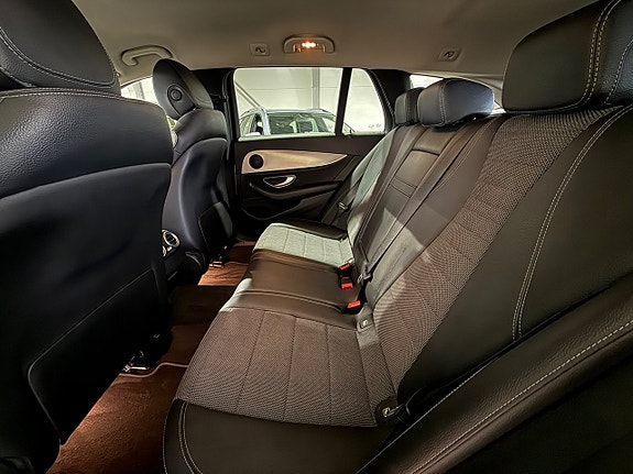 Mercedes-Benz E220 14 of 23