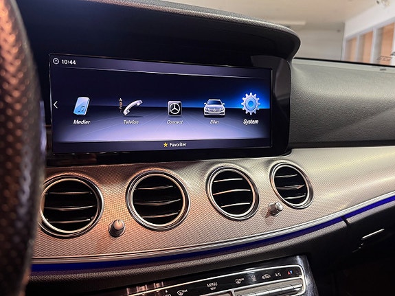 Mercedes-Benz E220 21 of 23