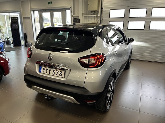 Renault Captur 3 of 5