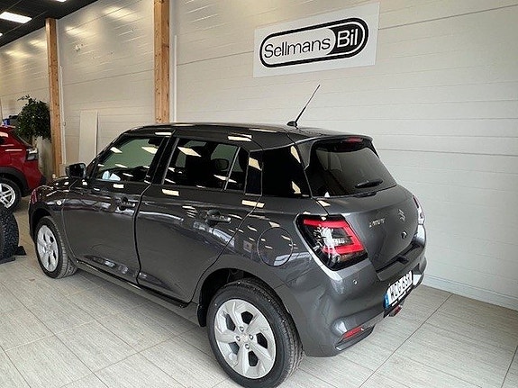 Suzuki Swift 2 of 5