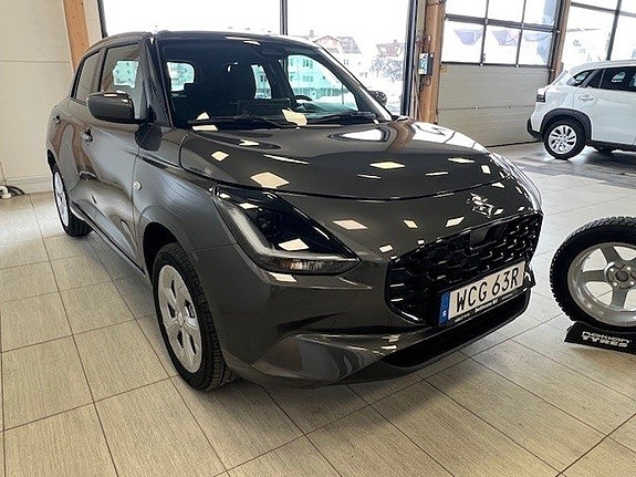 Suzuki Swift 3 of 5