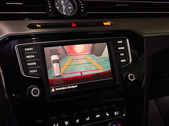 Volkswagen Passat 15 of 16