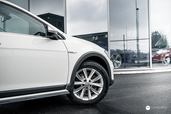 Volkswagen Golf Alltrack 3 of 13