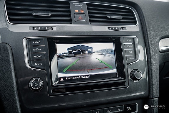 Volkswagen Golf Alltrack 9 of 13