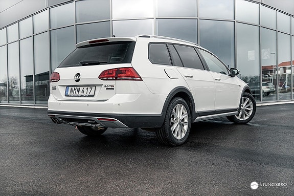 Volkswagen Golf Alltrack 2 of 13