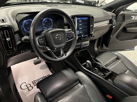 Volvo XC40 12 of 27