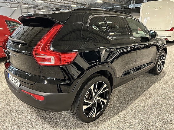Volvo XC40 4 of 5