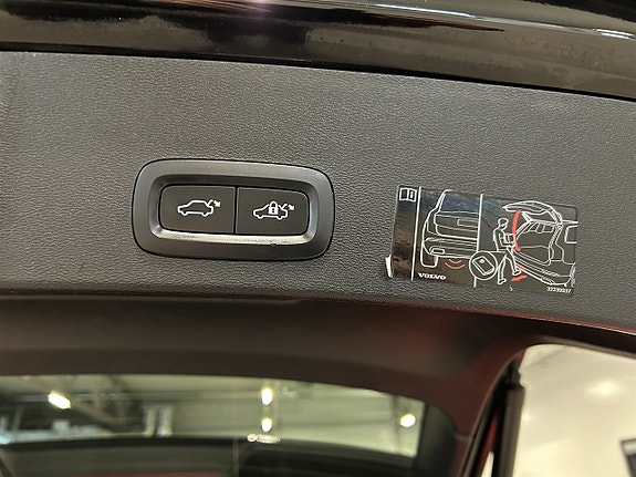 Volvo XC40 17 of 27