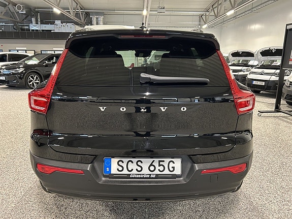 Volvo XC40 3 of 5