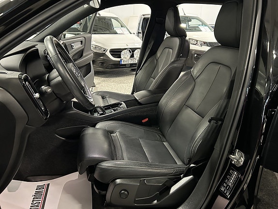 Volvo XC40 13 of 27